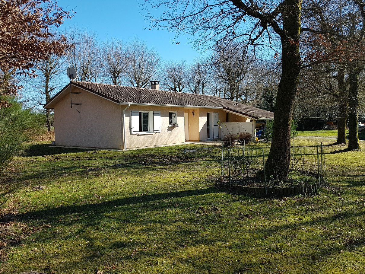 Maison Isolée En Pleine Nature