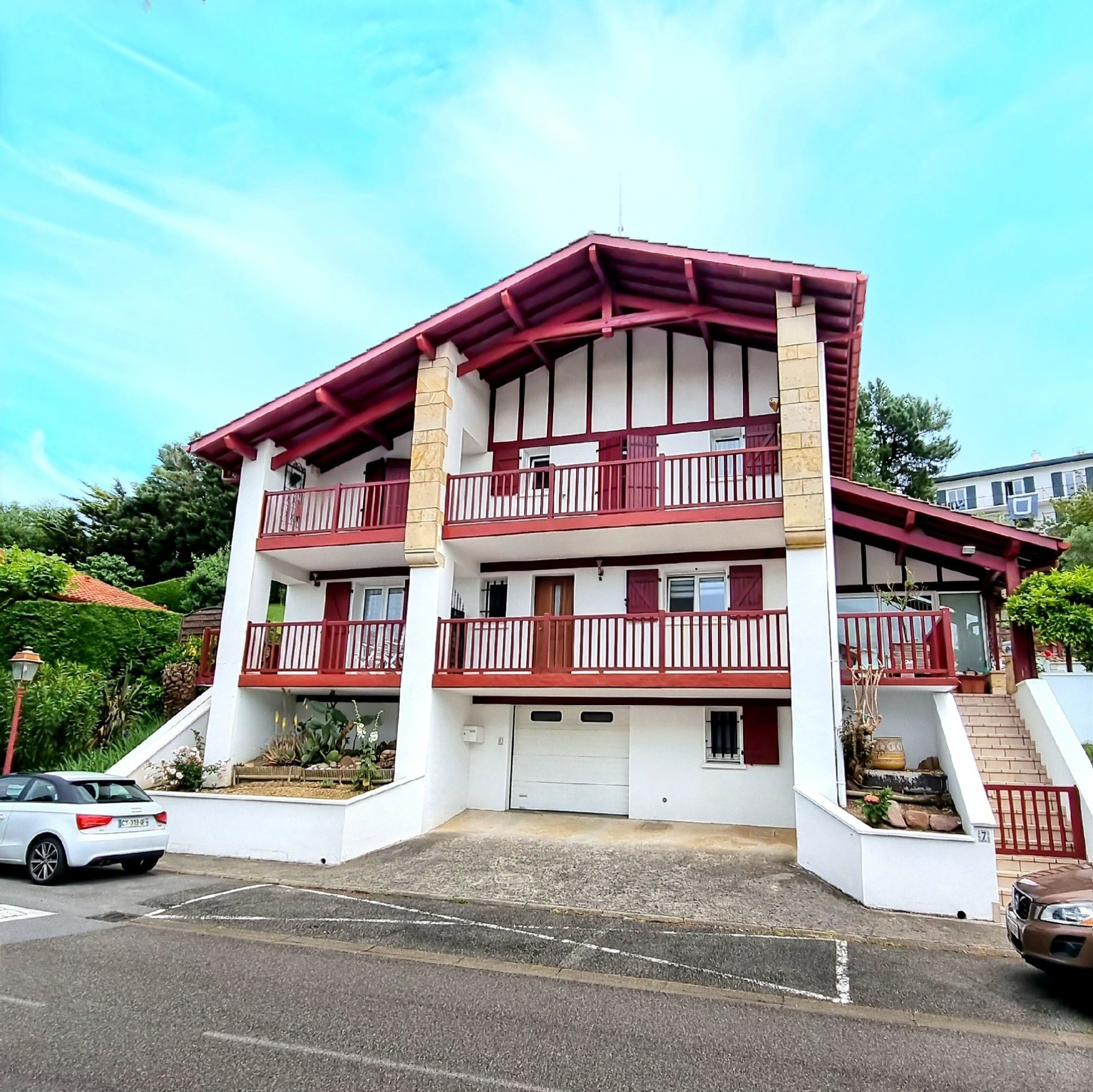 A VENDRE SUPERBE MAISON BASQUE DE STYLE LABOURDIN À DEUX PAS
